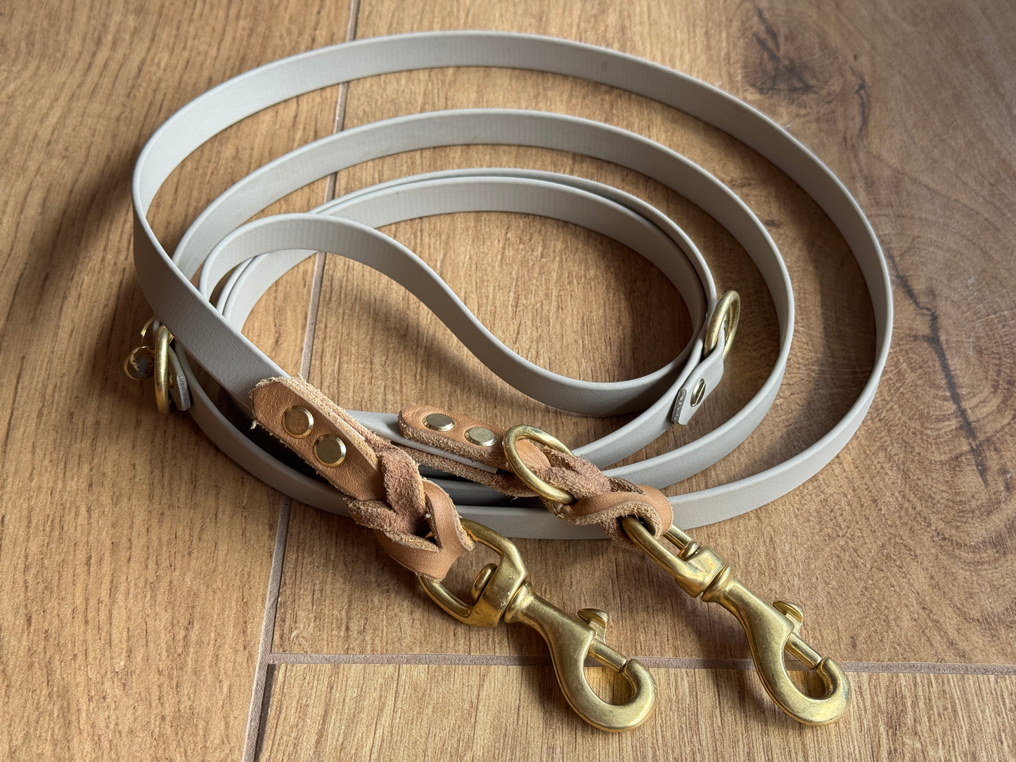 Leash with grease leather accent 1.5 - 3 meters / BioThane® / CONFIGURATOR