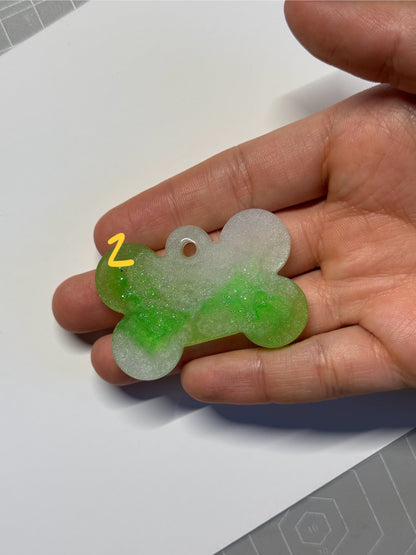 Epoxidharz Hundemarken - Serie Knochen/Grün/Weiß