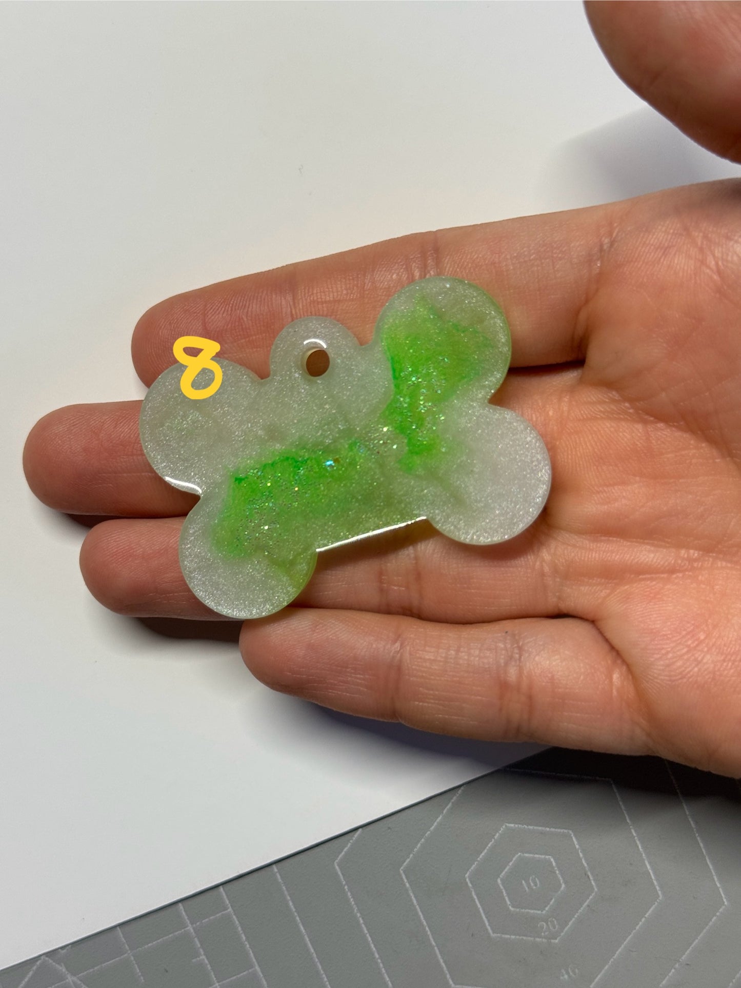 Epoxidharz Hundemarken - Serie Knochen/Grün/Weiß